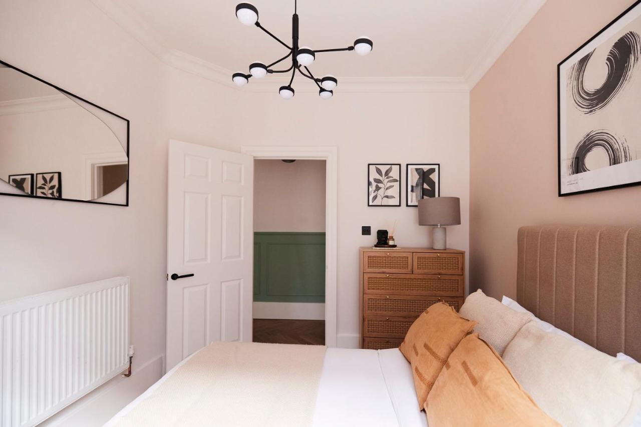 The Elmfield Road Wonder - Dazzling 2bdr Flat * London