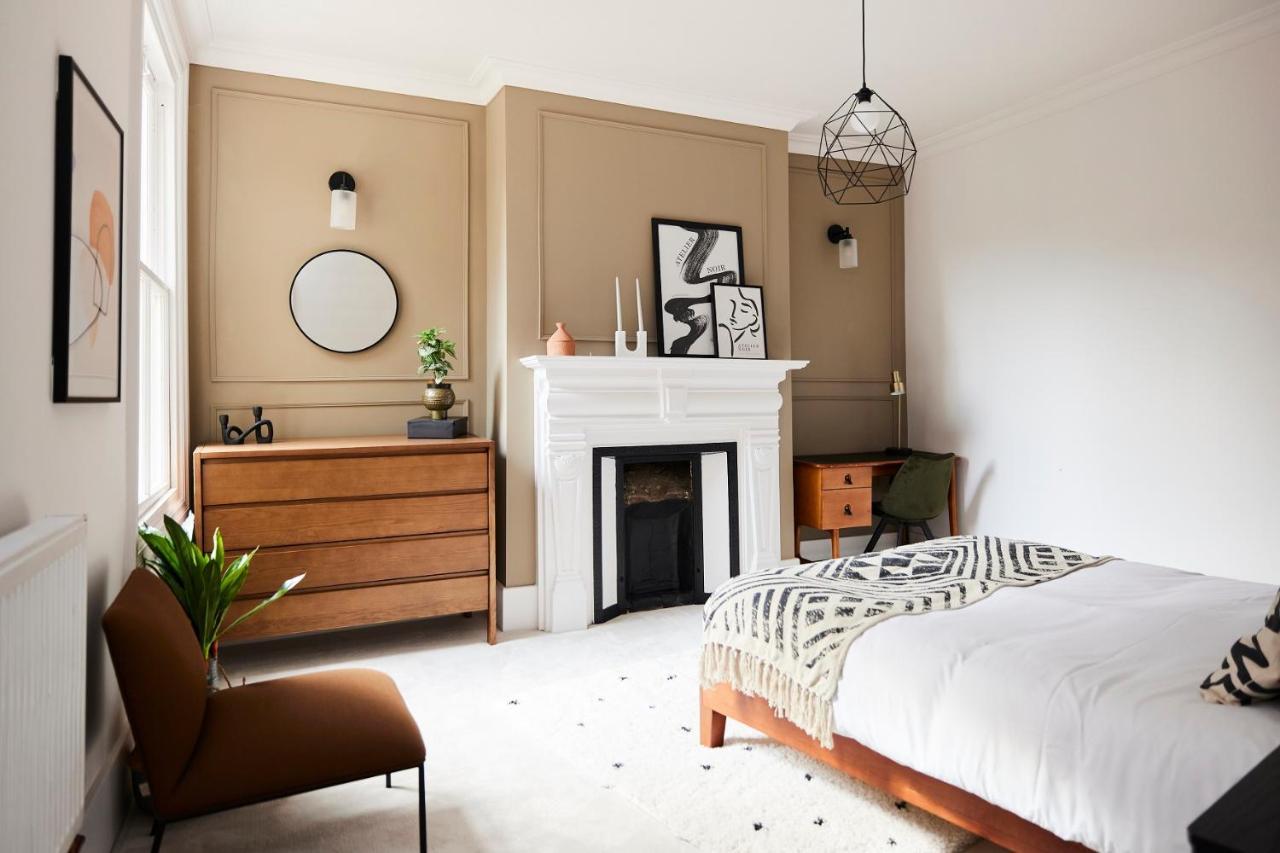 The Elmfield Road Wonder - Dazzling 2bdr Flat London
