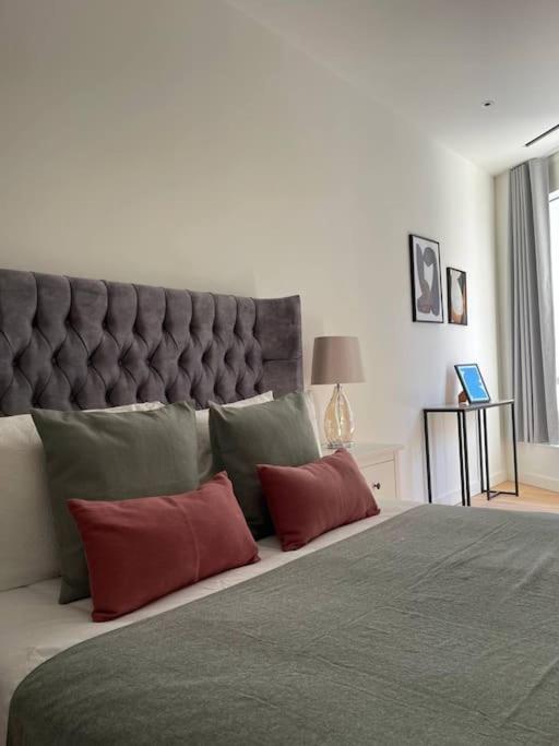 Luxury 3 Bed 3 Bath In