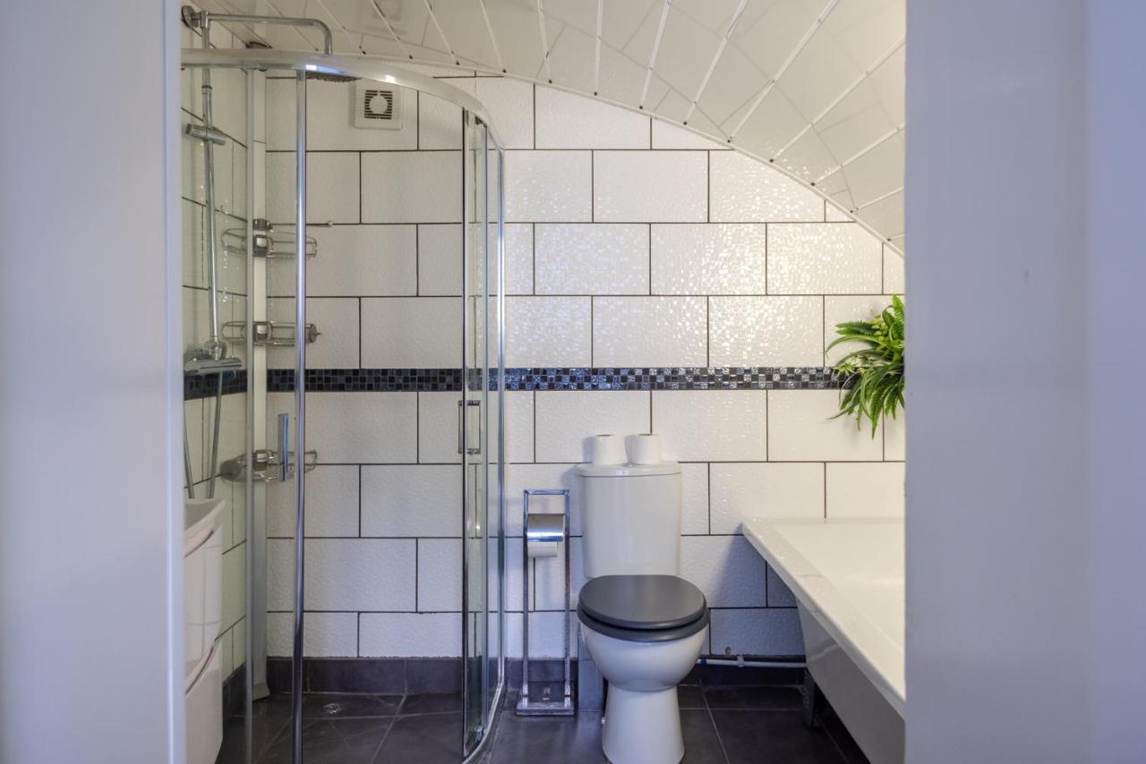 Spacious 2 Bedroom In Camden London