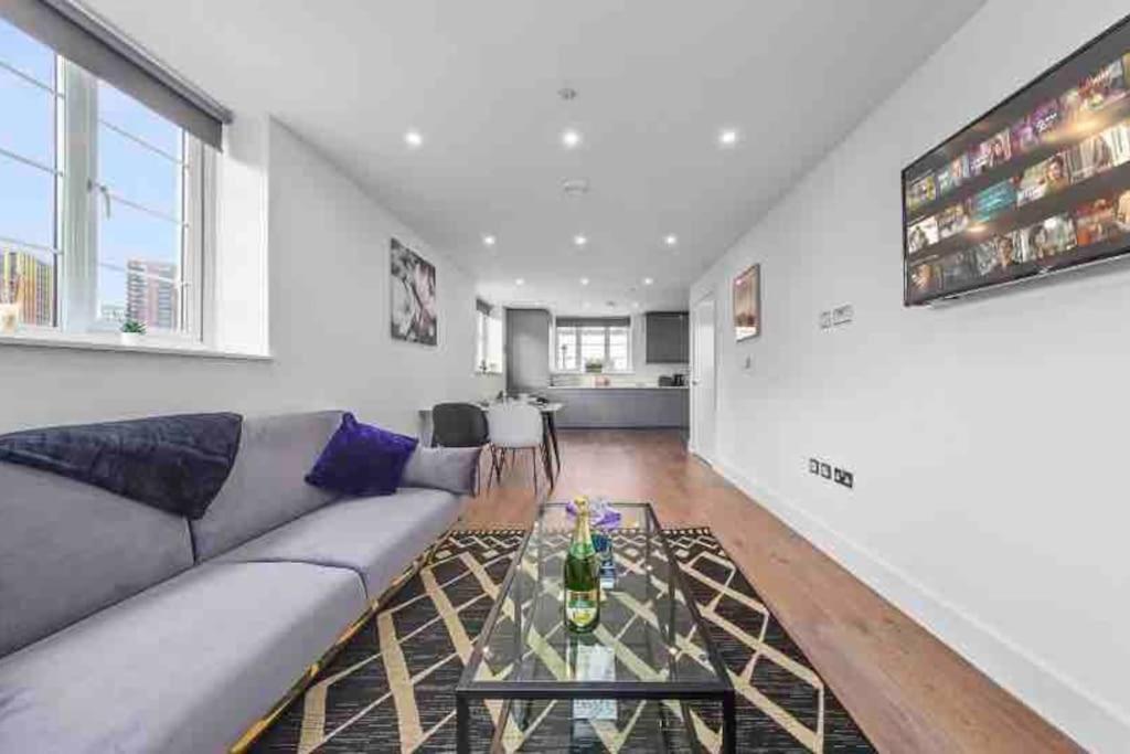 Cozy Flat Near Eye/ Victoria / Vauxhall Apartamento