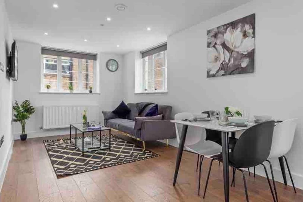 Cozy Flat Near Eye/ Victoria / Vauxhall Apartamento