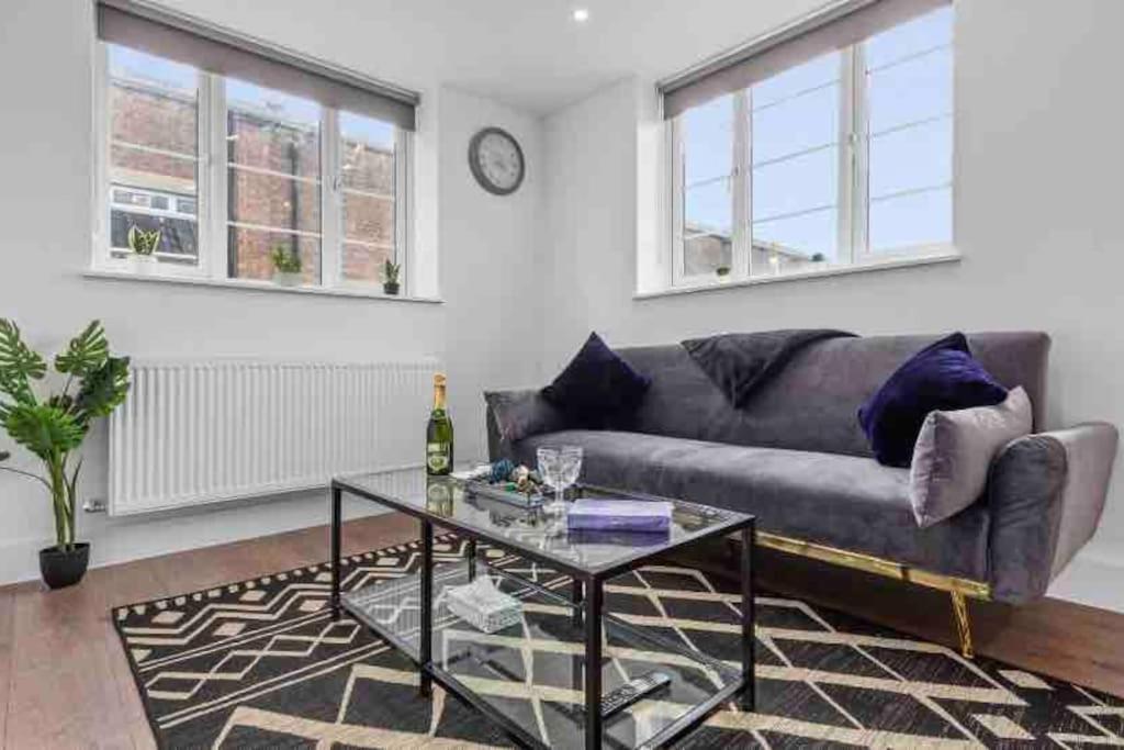 Cozy Flat Near Eye/ Victoria / Vauxhall Apartamento