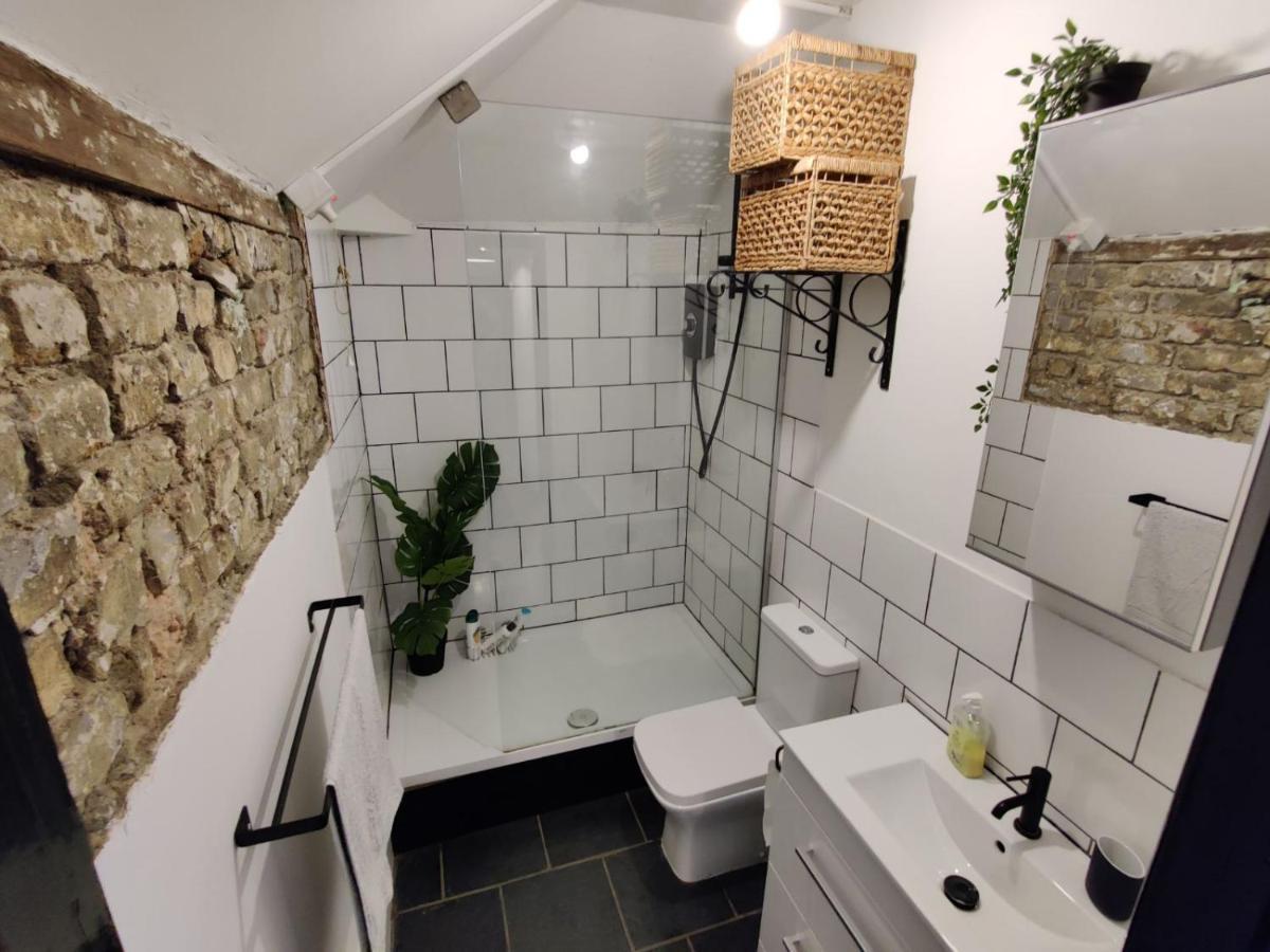 Apartment Unique Antique 2br@hackney Canal London