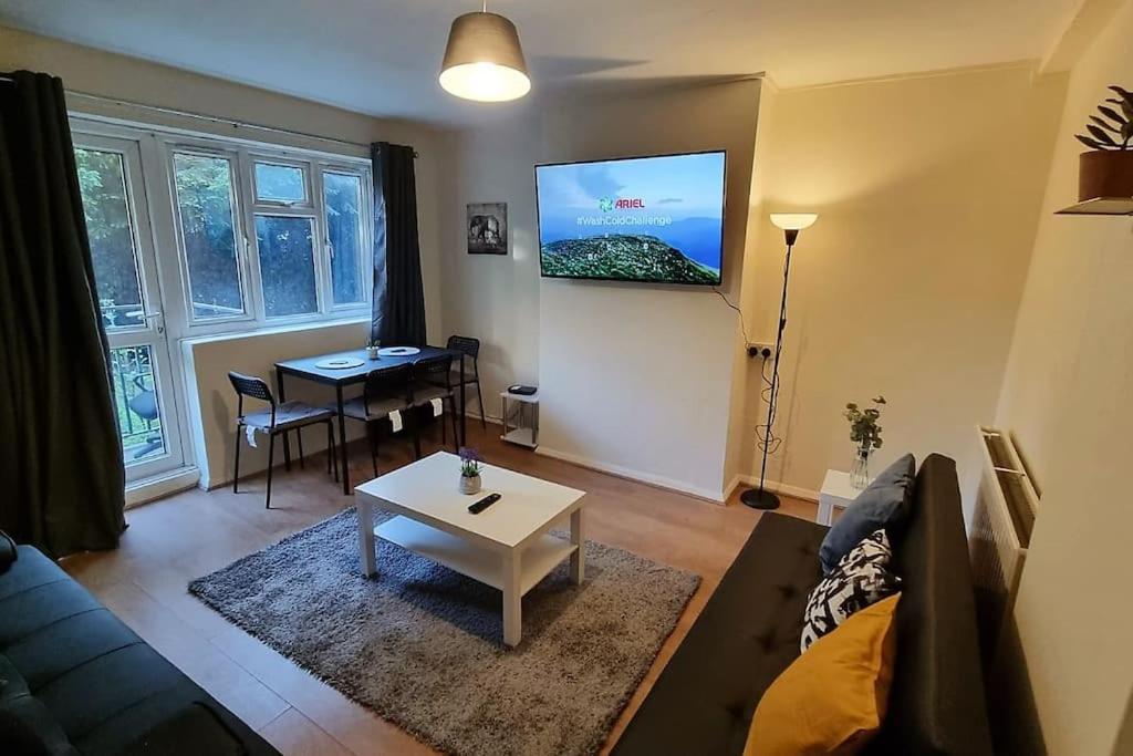 2 Bedroom In Kennington London