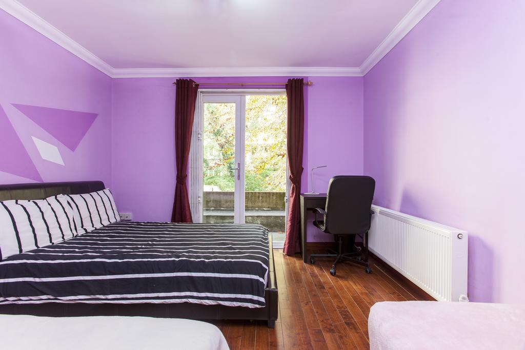 Guest house Fruit London