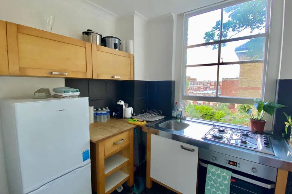 Camberwell Central: 2-bedroom Flat With Excellent Connections London