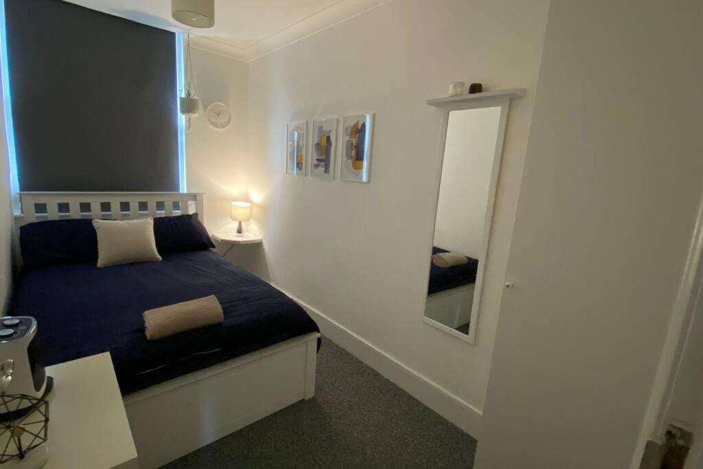 2 Bedroom Flat In Camberwell - Location With Excellent Connections To Tourist Attractions And Main Airports