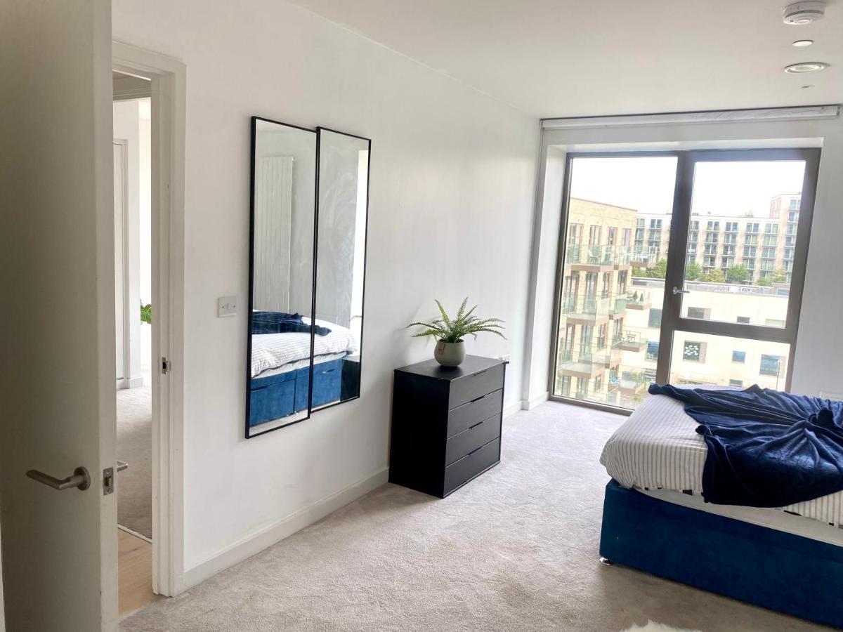 Apartamento Md : Stunning 2 Bedroom 2 Bath - Royal Docks Londres