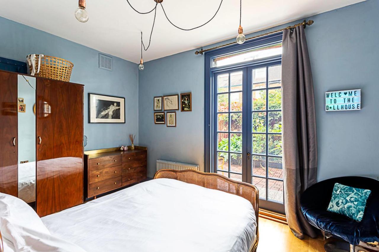 Charming Acton Dollhouse Apartment *