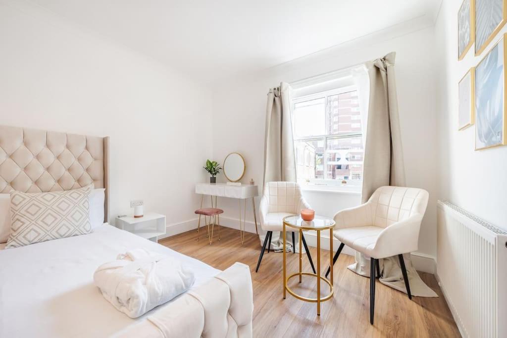 Holiday home House 10 Mins To Tower Bridge Hot Tub & Parking