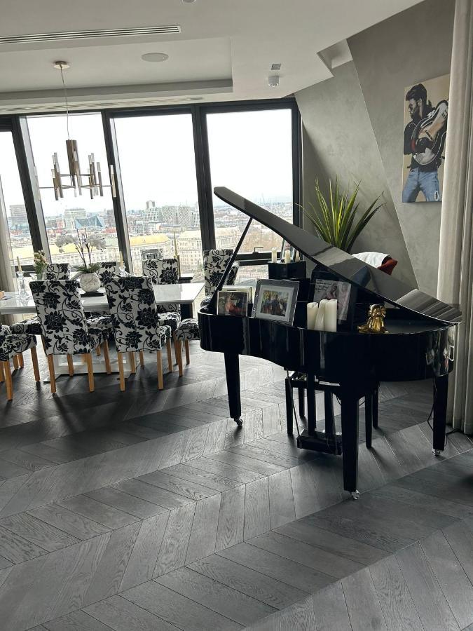 Parliament House - Luxury Penthouse Homestay London