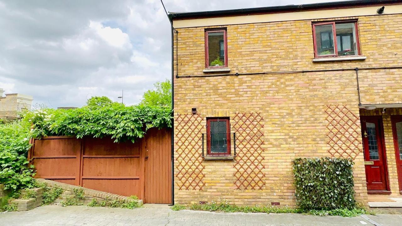 Canal View House: Of Oasis Apartment London