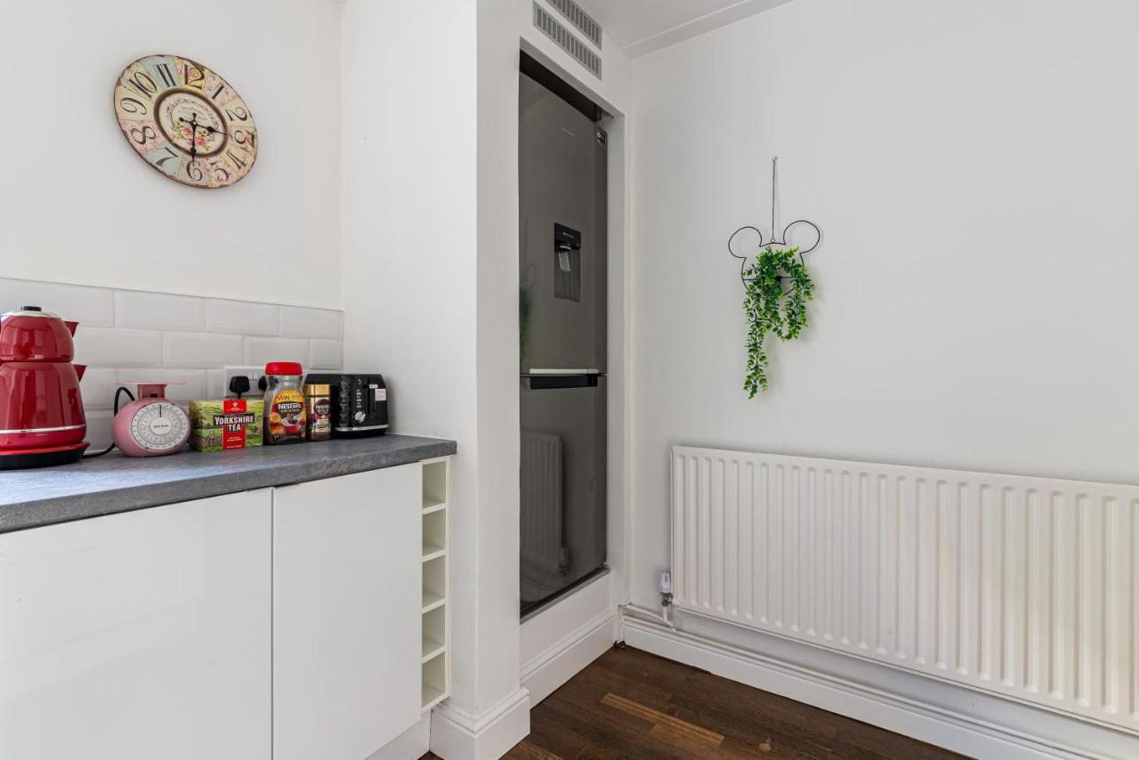 Specious Bright Flat With Garden In Apartment