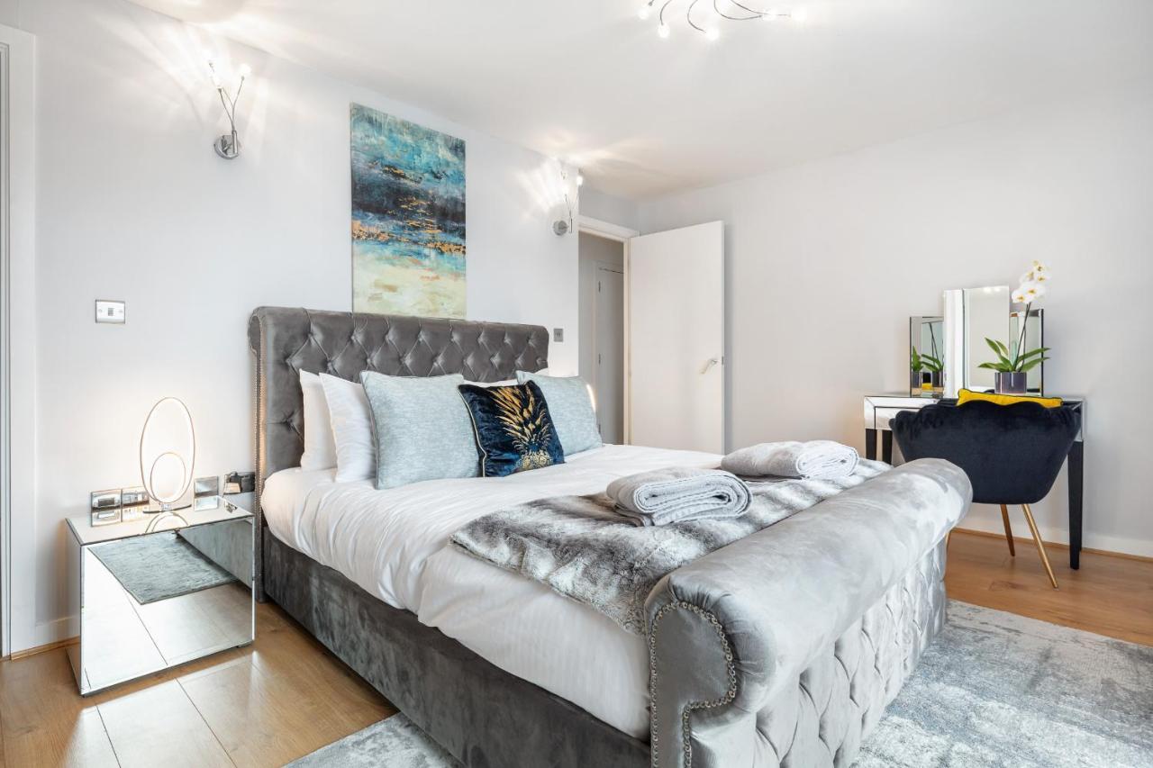 Stunning With Underground Parking! Apartamento