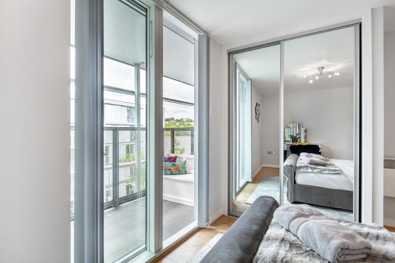 Stunning With Underground Parking! Apartamento Londres