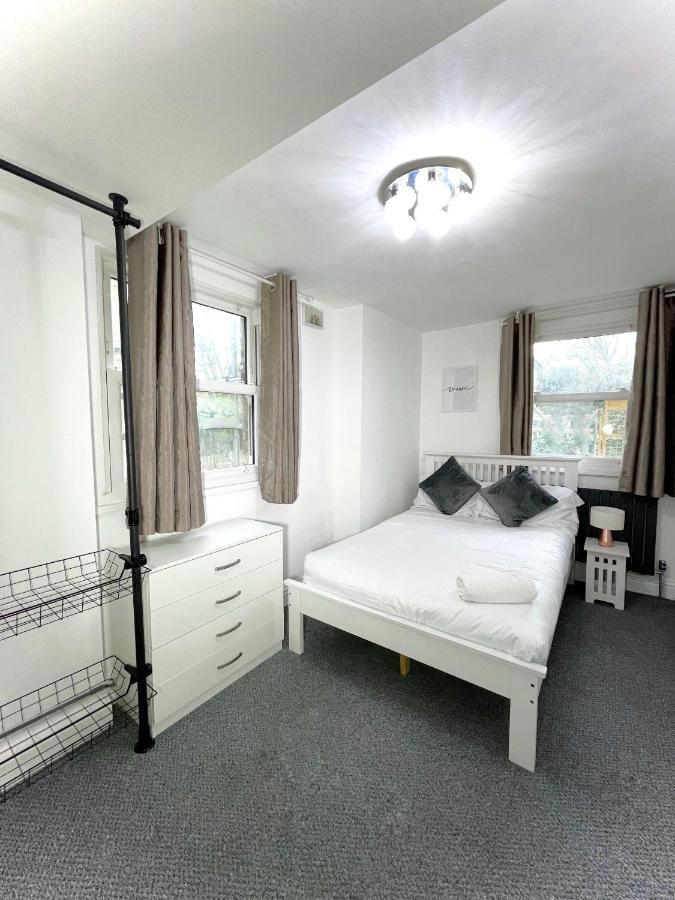 Stunning 2 Bed 2 Bath Luxury Apartment! Apartment London