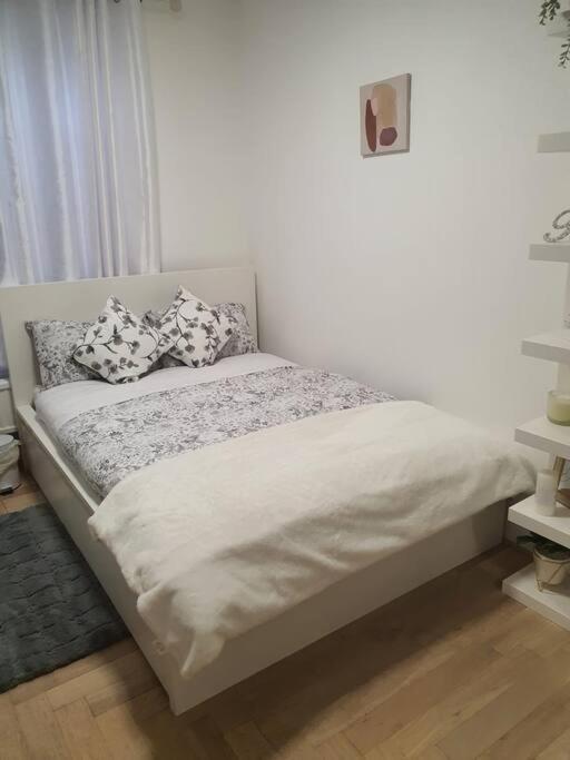 Apartment 2 Bedroom Flat In Vauxhall, London