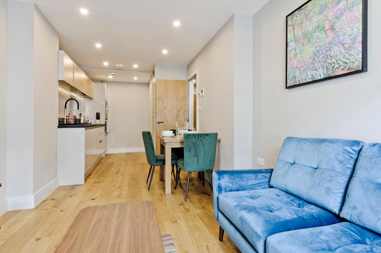 Immaculate New In Chelsea By Underthedoormat Apartment London