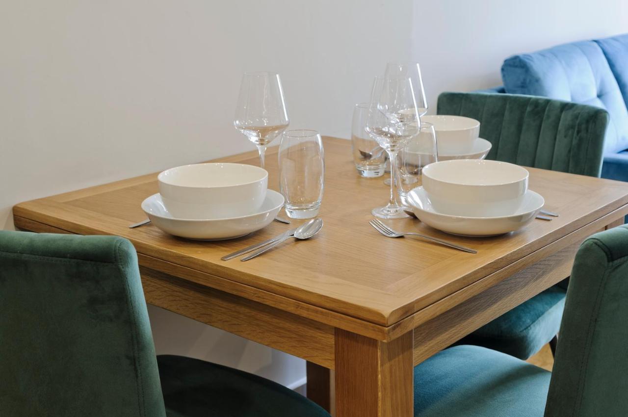 Immaculate New In Chelsea By Underthedoormat *