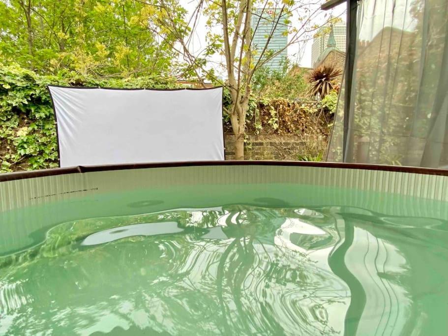 Holiday home 3bed 2bath Poplar Townhouse