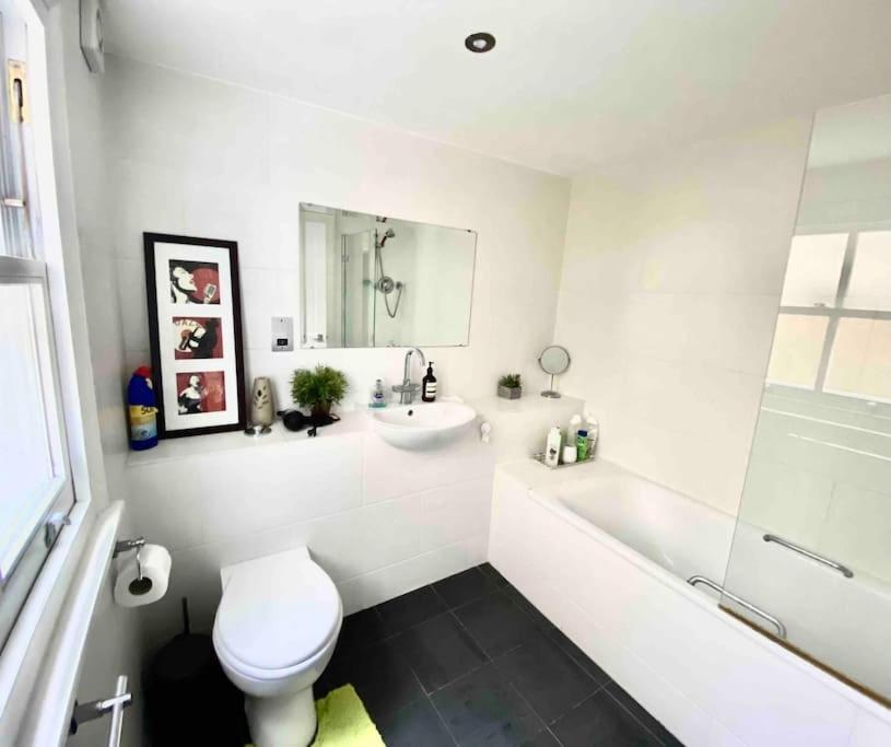 Holiday home 3bed 2bath Poplar Townhouse
