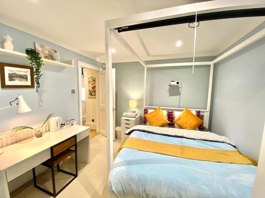 3bed 2bath Poplar Townhouse Holiday home *