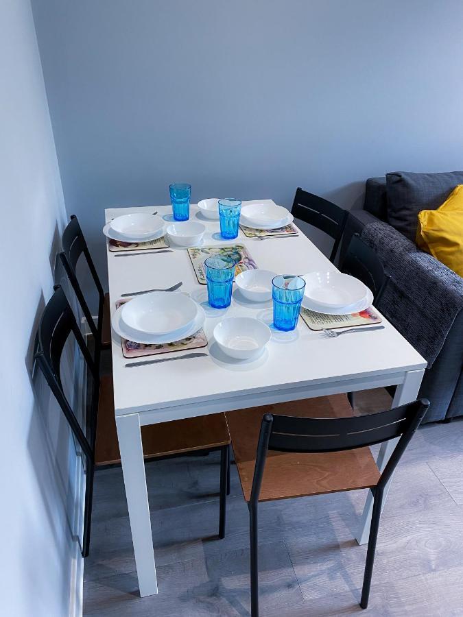 Stylish 1 Bedroom Flat In Wood Apartment