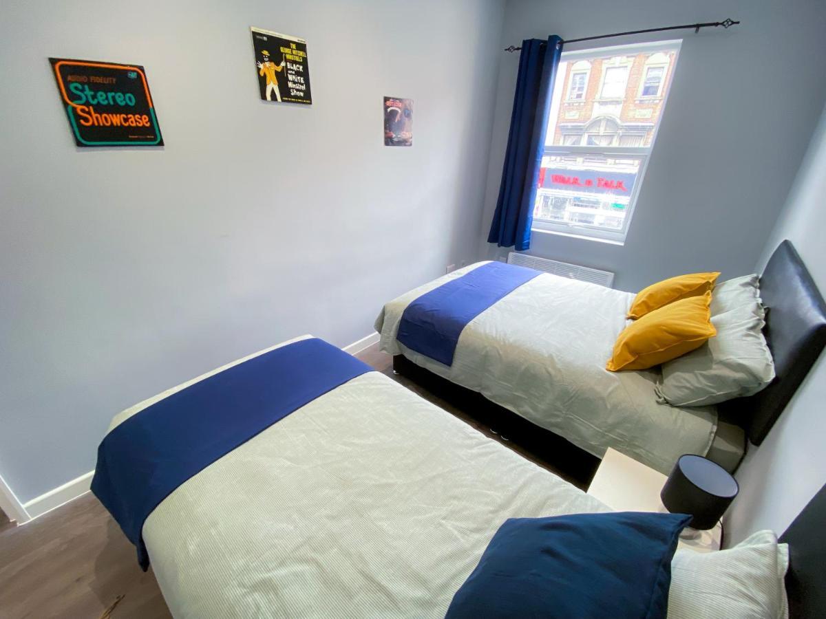 Stylish 1 Bedroom Flat In Wood