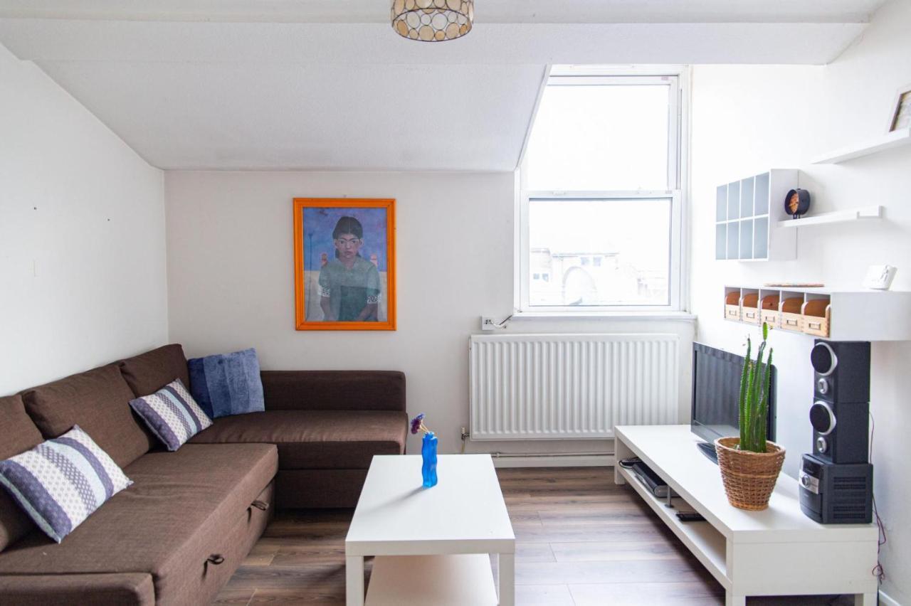 Plush For Four In Brixton * Londres