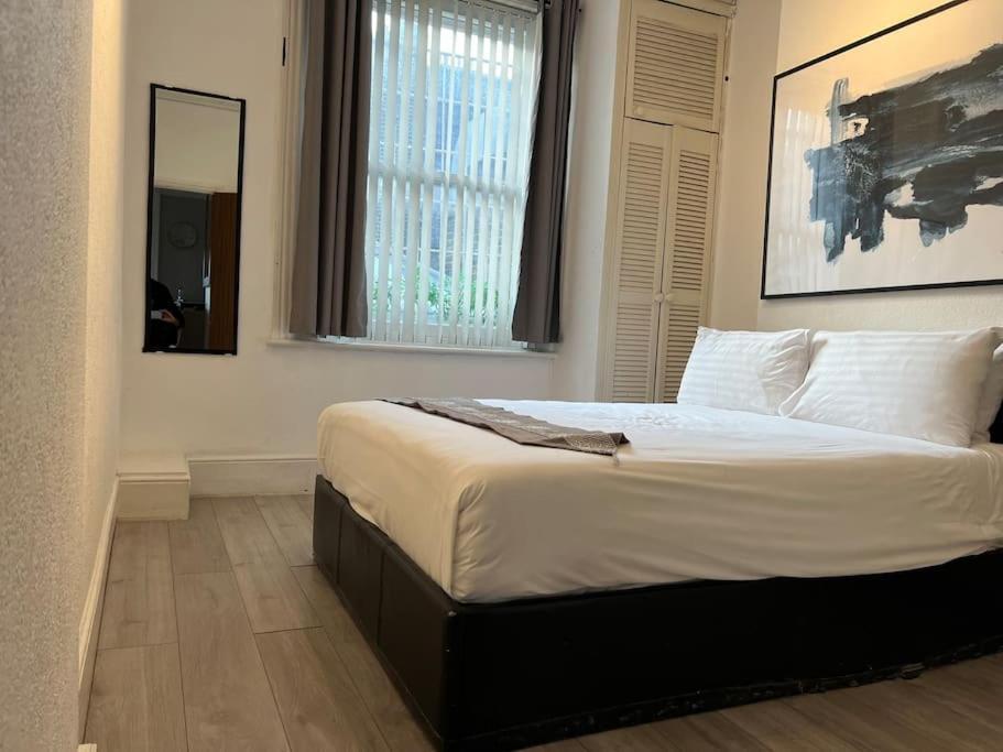 Apartment * *