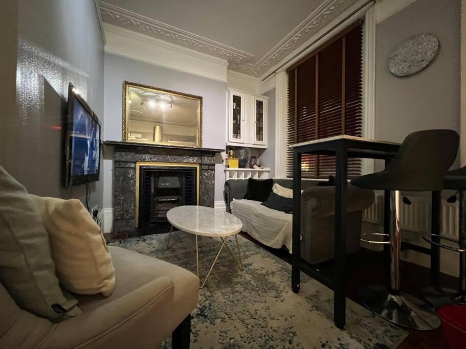 * Apartment *