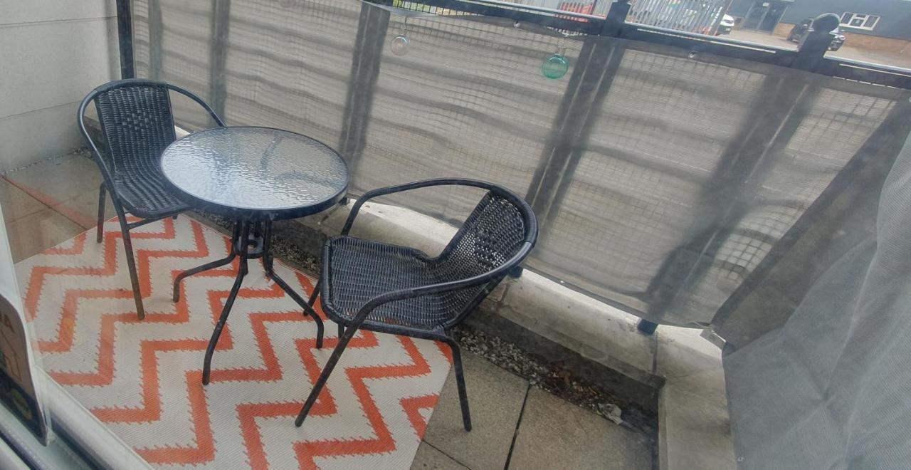 Easy - Bright And Airy 2bed Apart Apartment London
