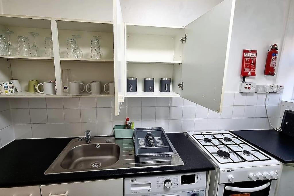 2 Bedroom In Kennington Apartment London