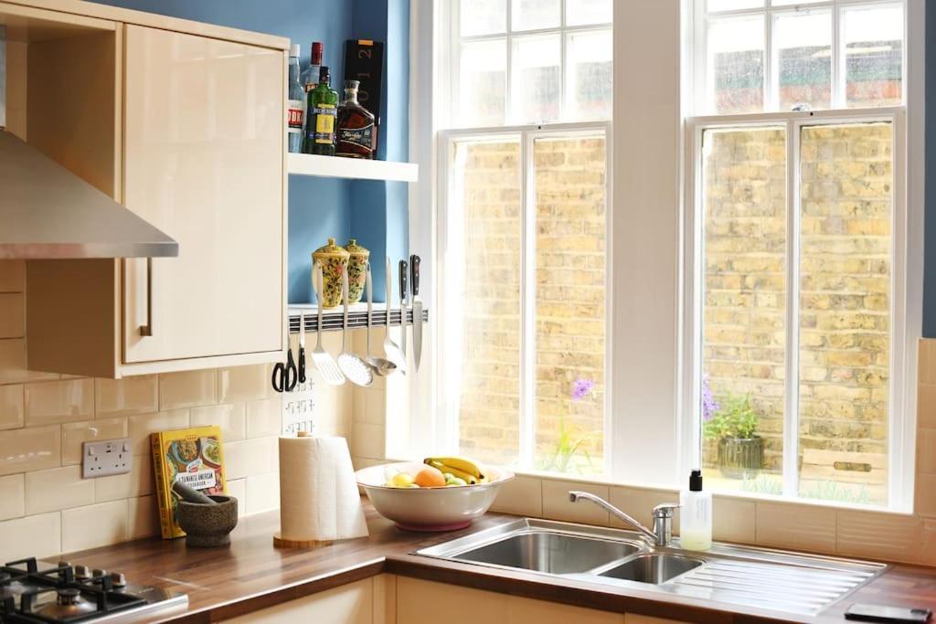 Apartamento Three-storey, Renovated 1890s Heritage In Spitalfields Market Londres