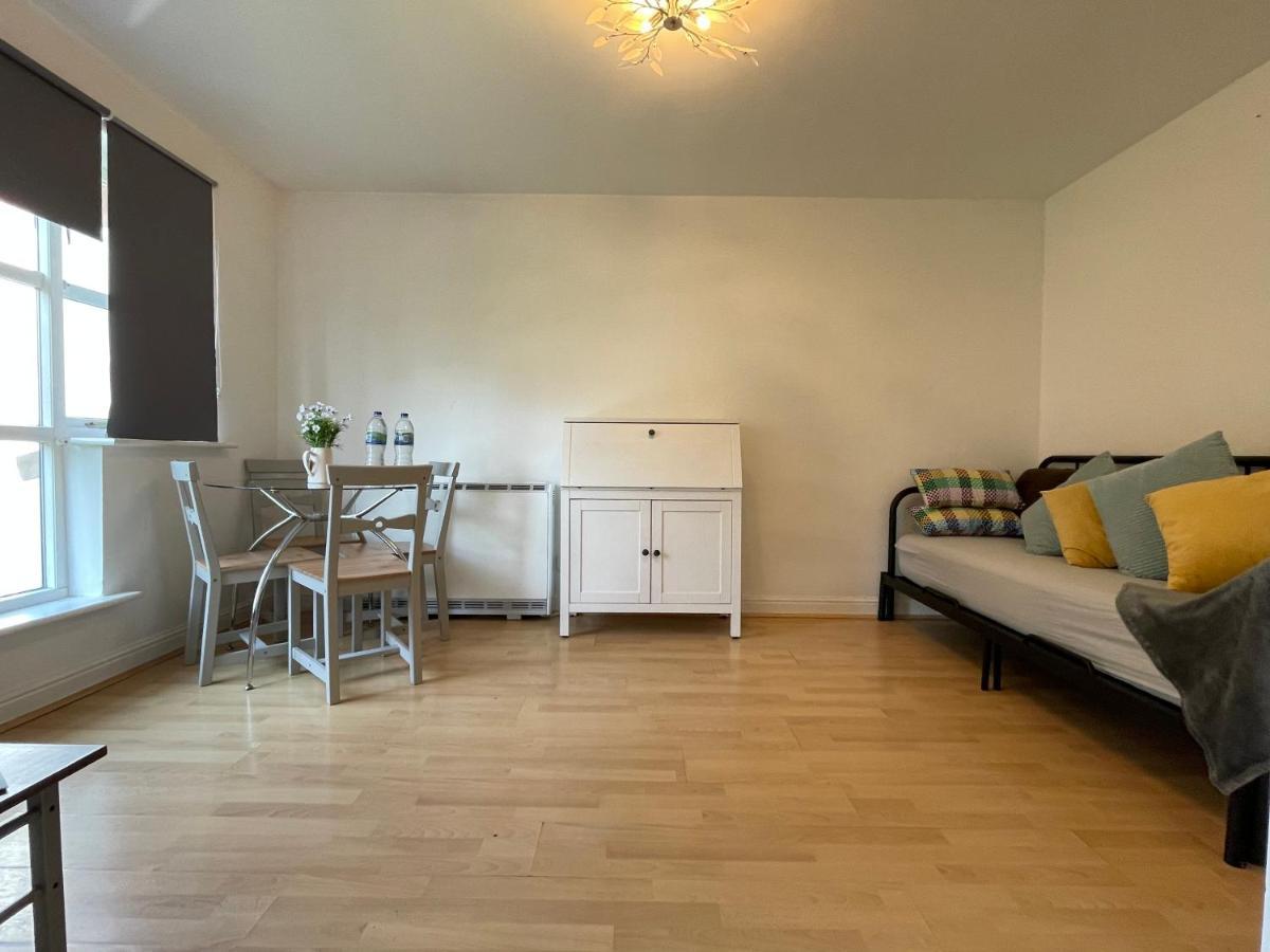 Surrey Docks Se16 Near Canada Water N Easy Access Canary Wharf * London