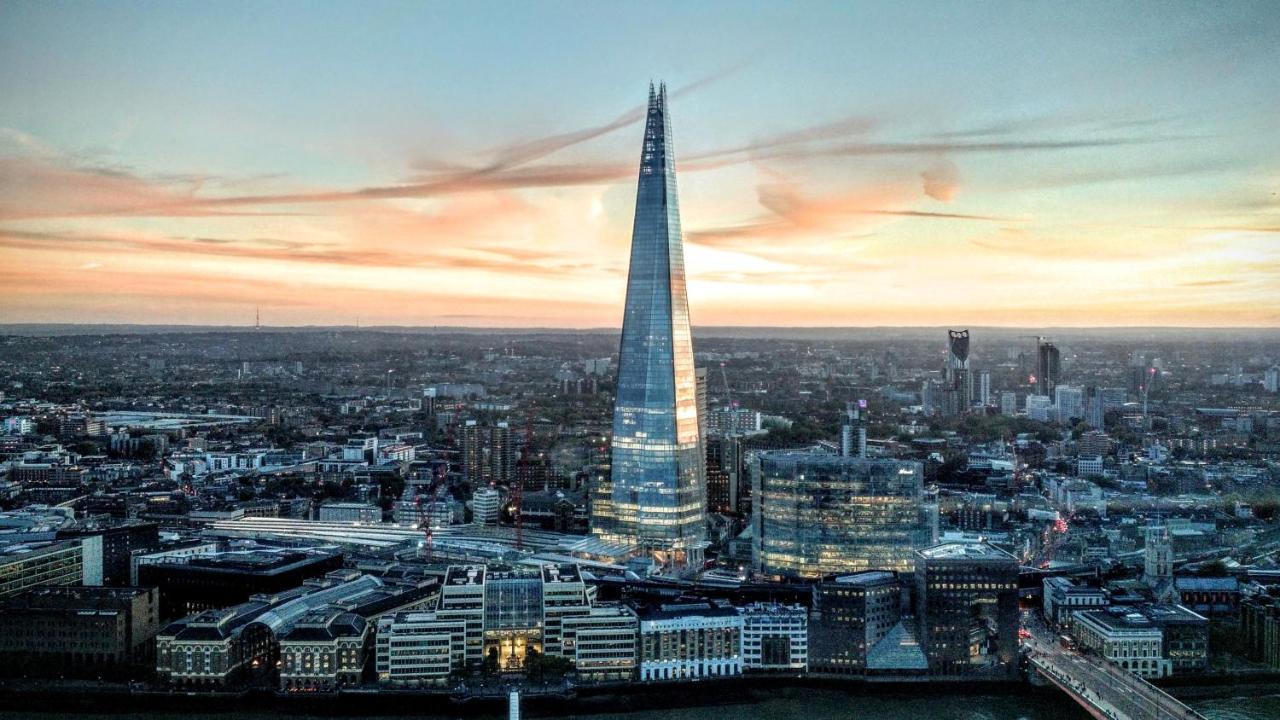 Apartment Stunning 2 Bed 2 Bath Luxury Apartment! London