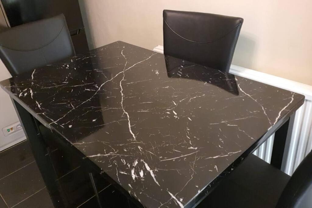 Apartment 2 Bedroom Flat In Vauxhall, London