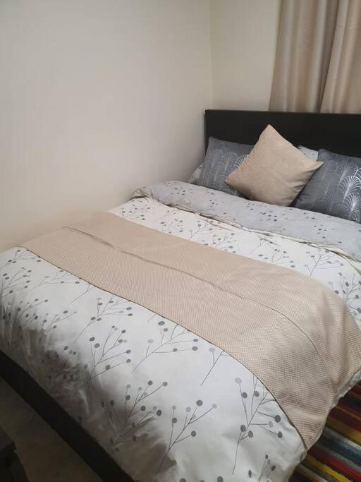 2 Bedroom Flat In Vauxhall, * London