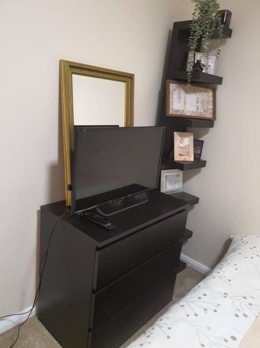 2 Bedroom Flat In Vauxhall, Apartment