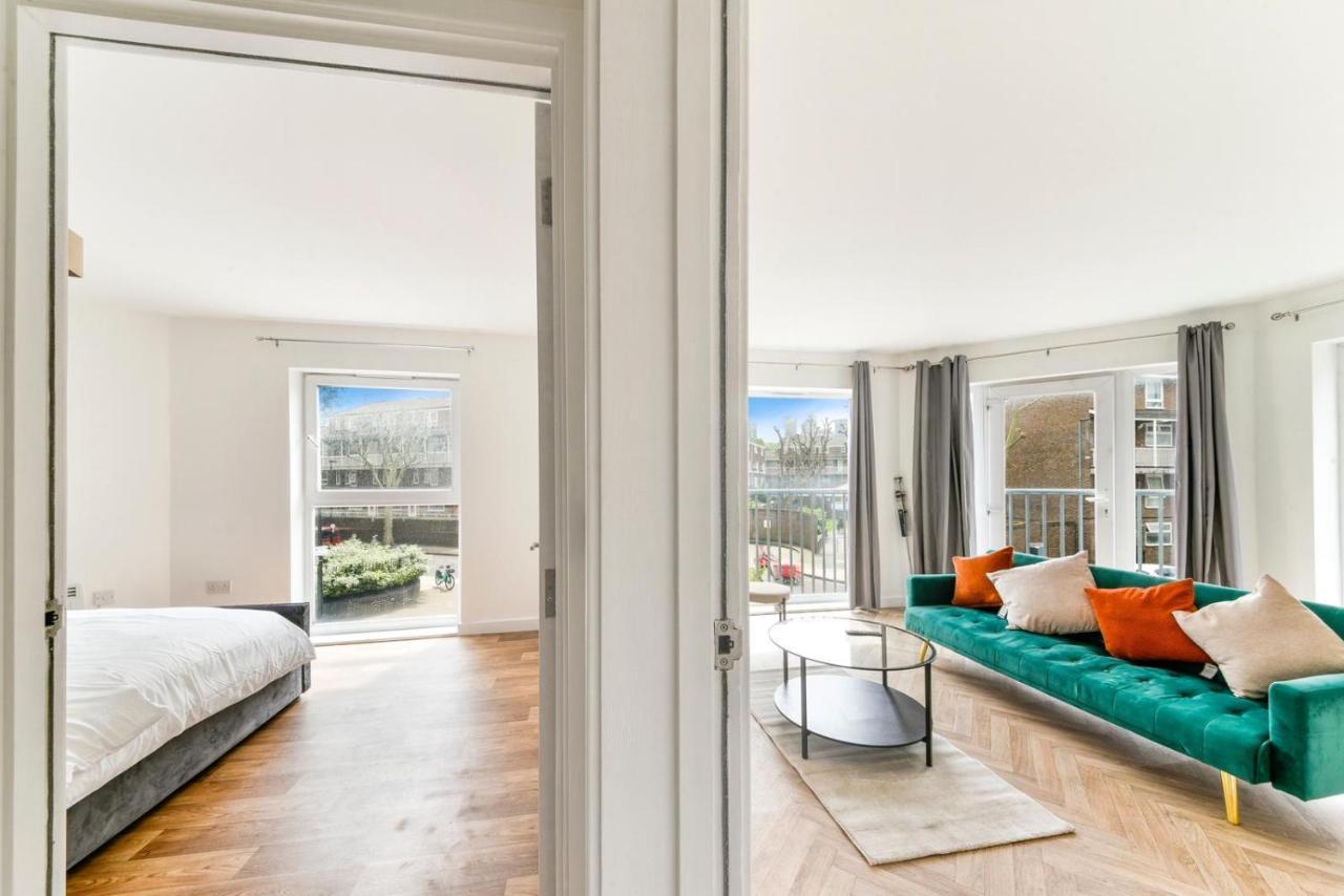 Amazing 2 Bedroom Flat In Canary Wharf *