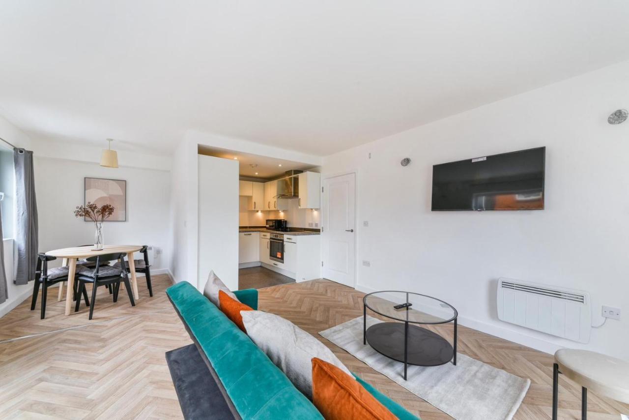Amazing 2 Bedroom Flat In Canary Wharf Apartment *