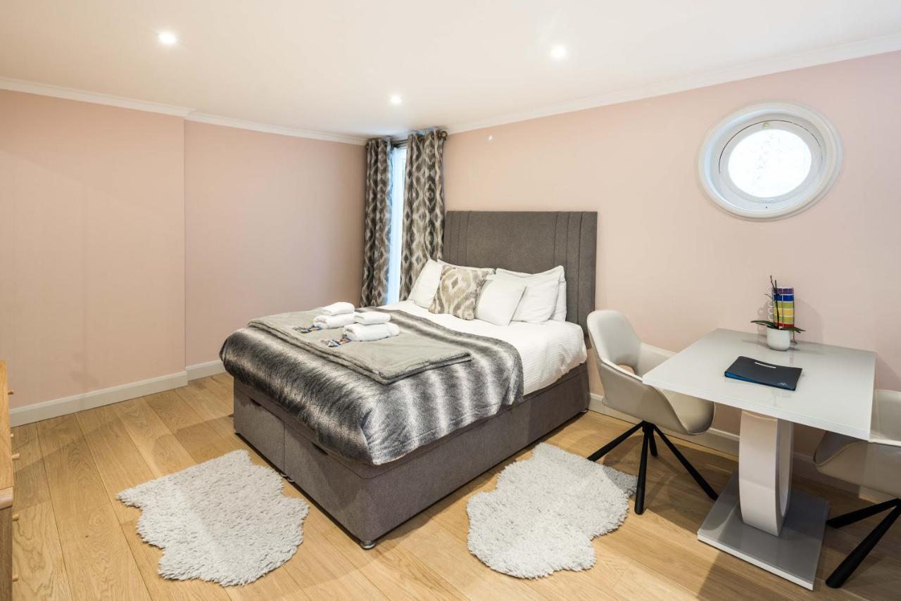 Apartment Superb Chelsea Rare Find With Patio 2 Min From Tube