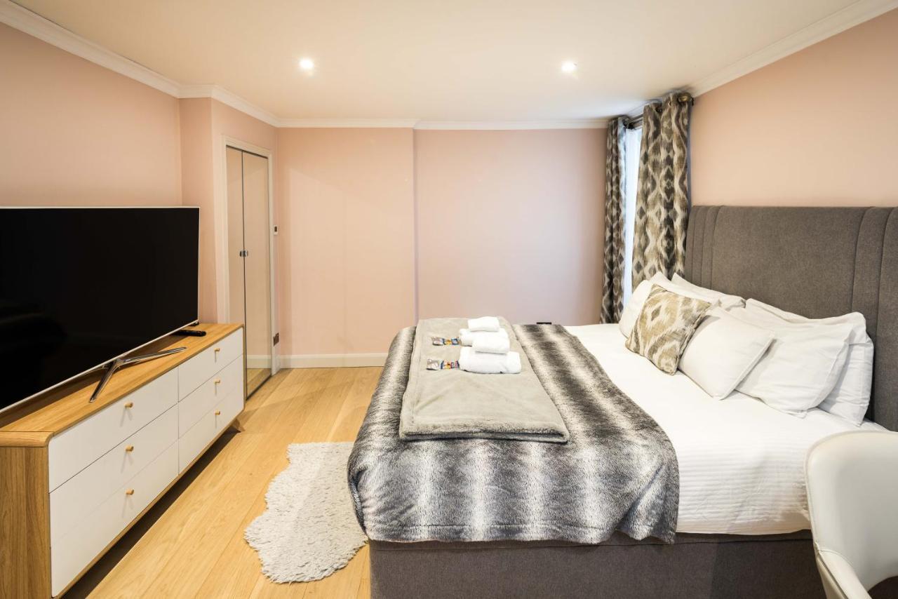 Superb Chelsea Rare Find With Patio 2 Min From Tube * London