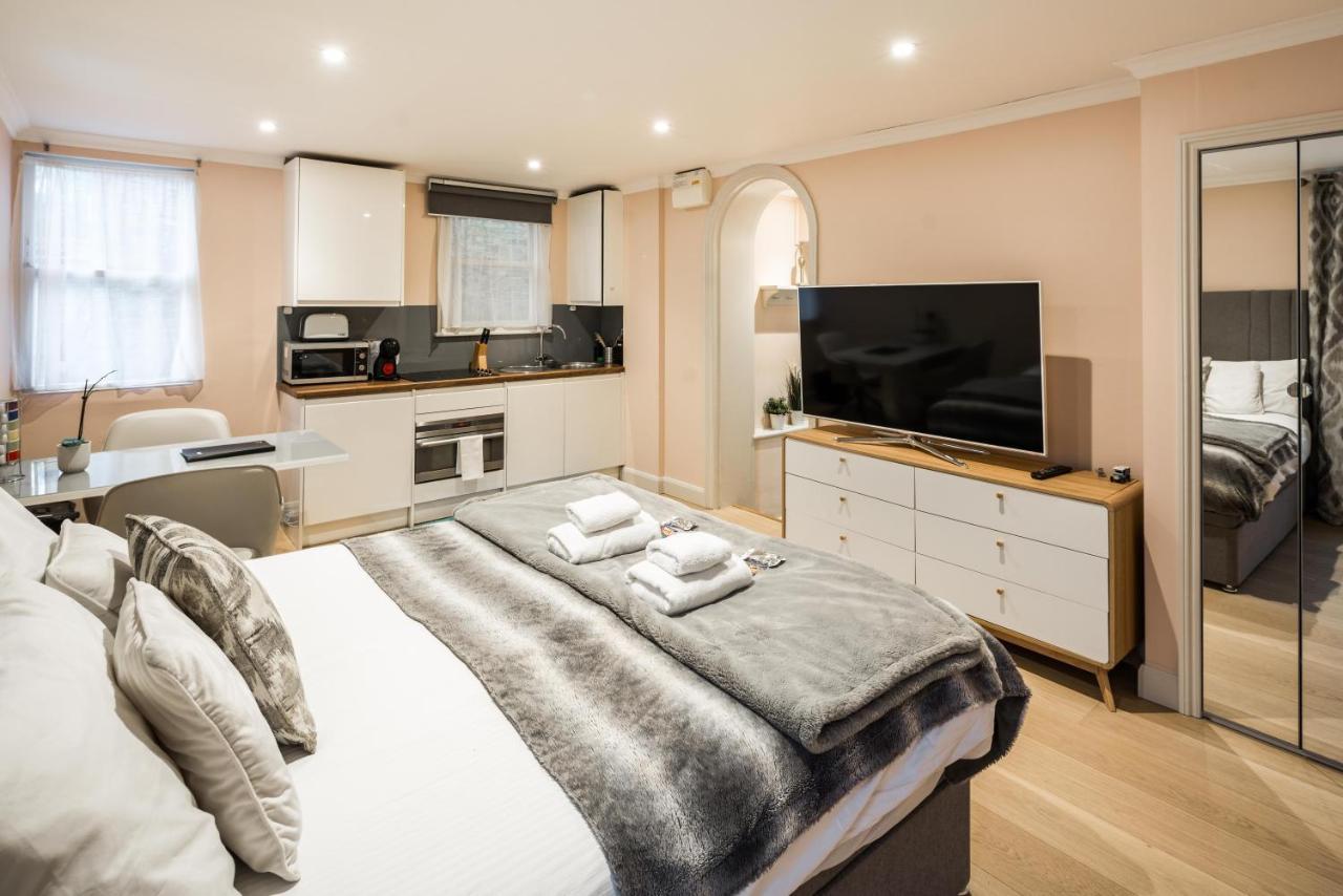 Superb Chelsea Rare Find With Patio 2 Min From Tube * London