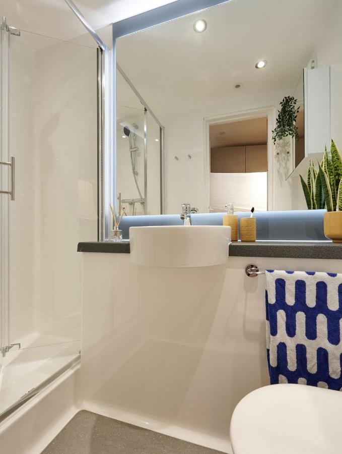For Students Only Contemporary At View Bermondsey In Apartment
