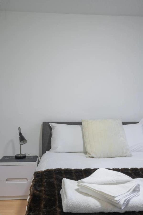 1bd Flat - Prime Location Surrey Quays Apartment *
