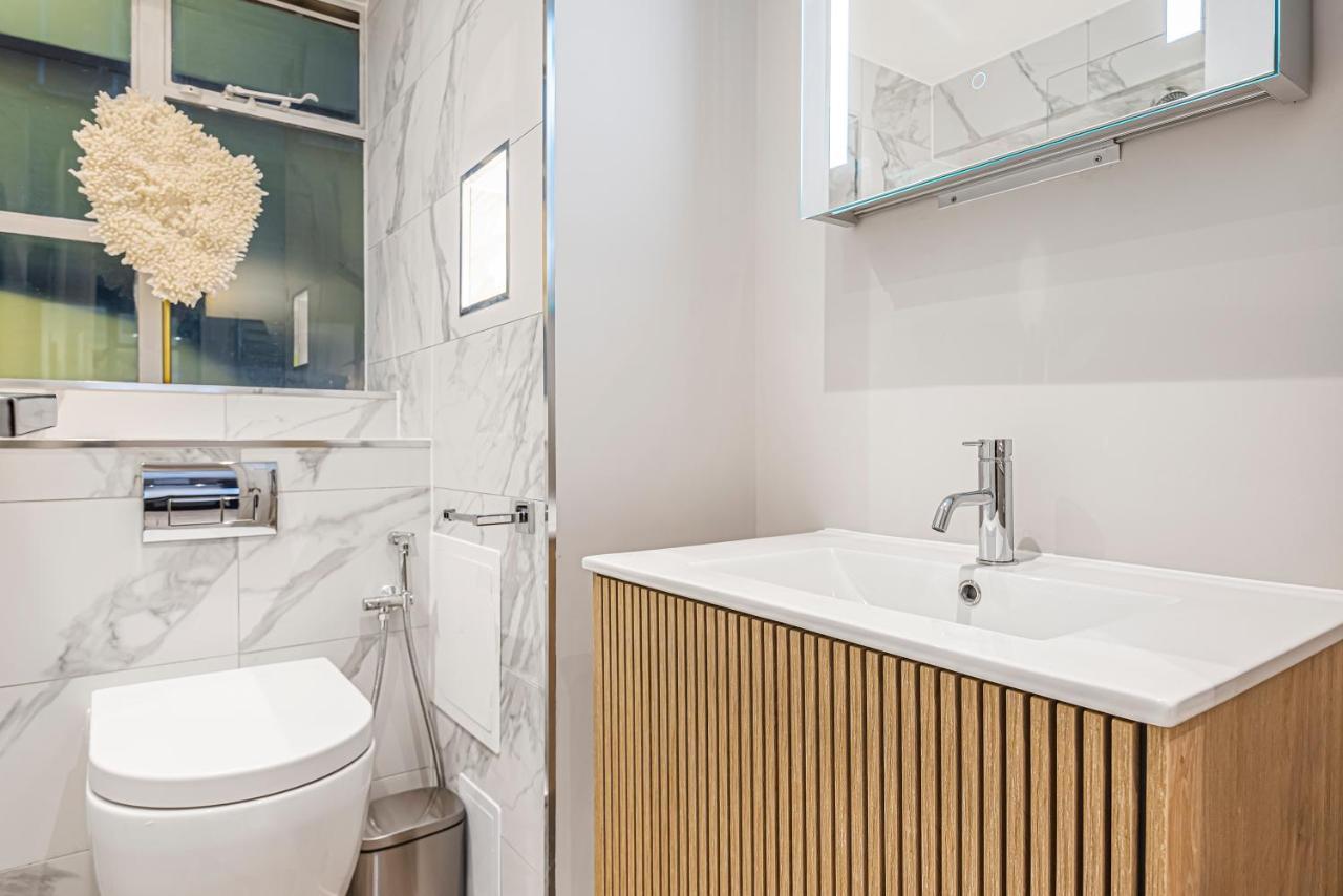 Luxury Flat 2br 2ba With Ac And Private Balcony View Of Harrods *