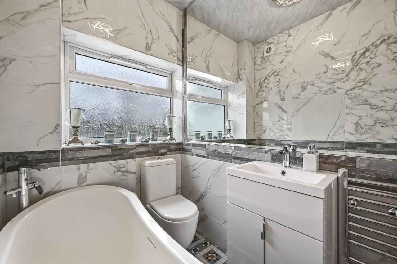Wembley Luxury Residence- Opulence House *
