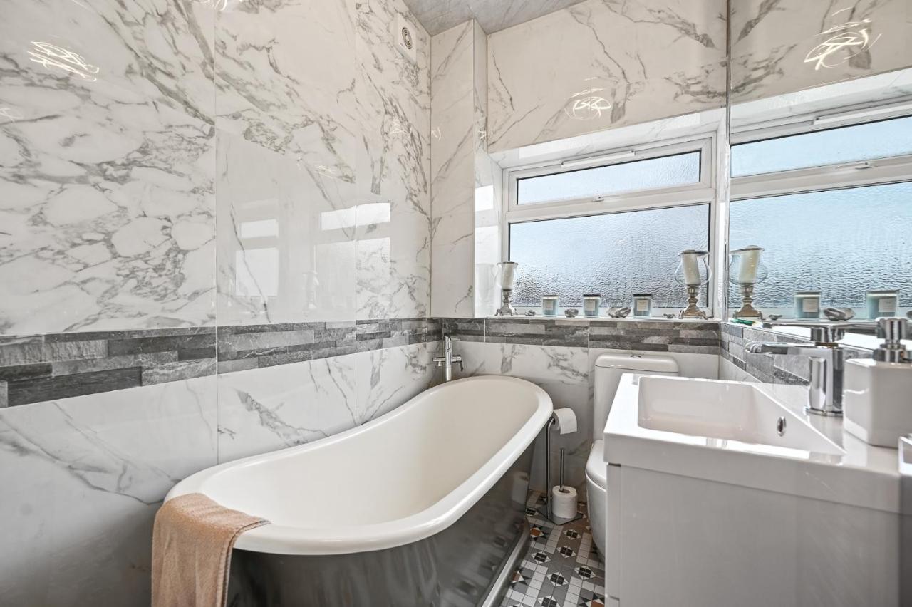 Wembley Luxury Residence- Opulence House *